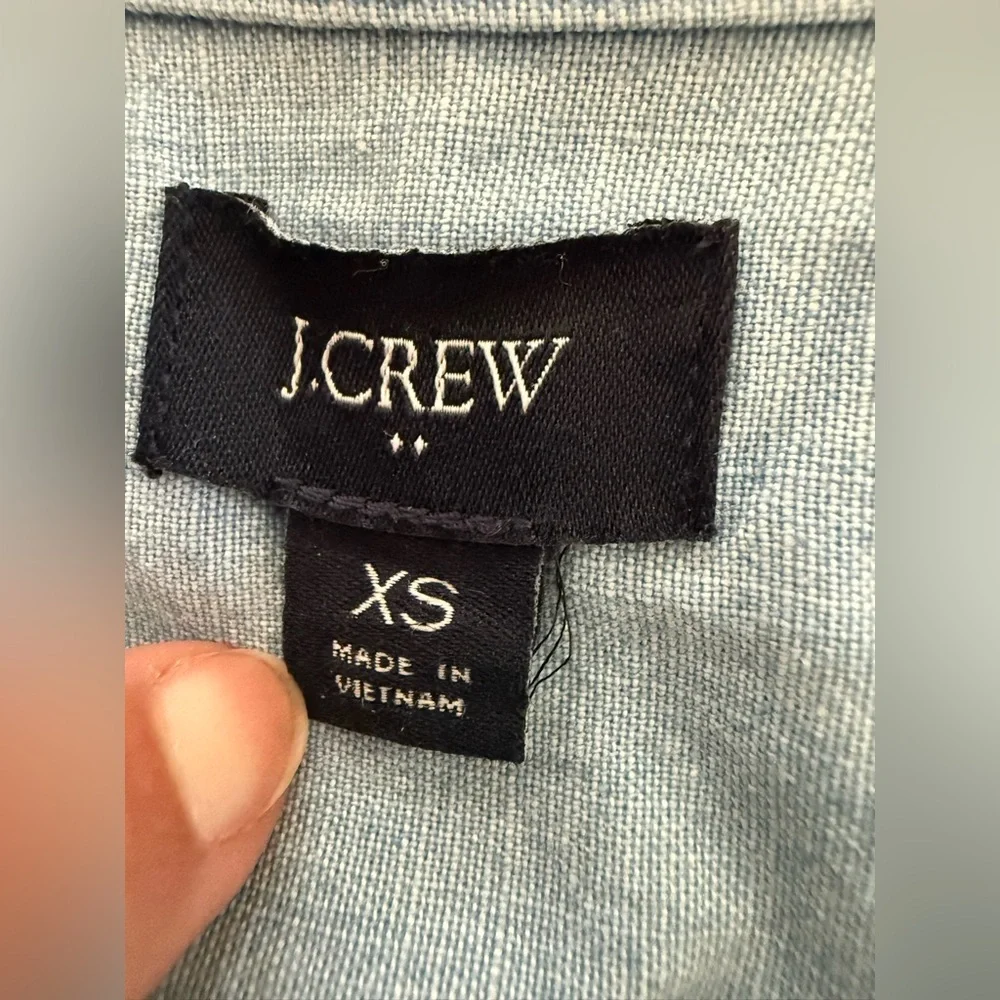 J.Crew Chambray Shirt XS Light Wash Button Down Cotton Denim Top - Picture 9 of 10